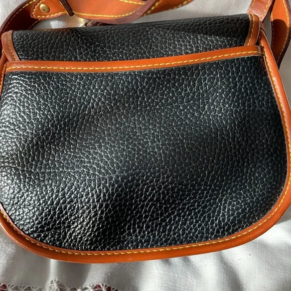 Dooney & Bourke All Weather Leather Shoulder Bag EUC Beautiful Stitching - Picture 7 of 12